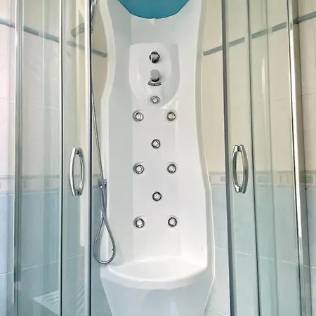 빌라 Lucerna, Con Piscina En