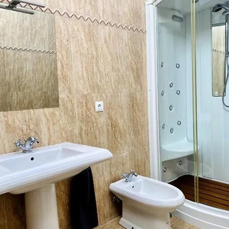 Lucerna, Con Piscina En *